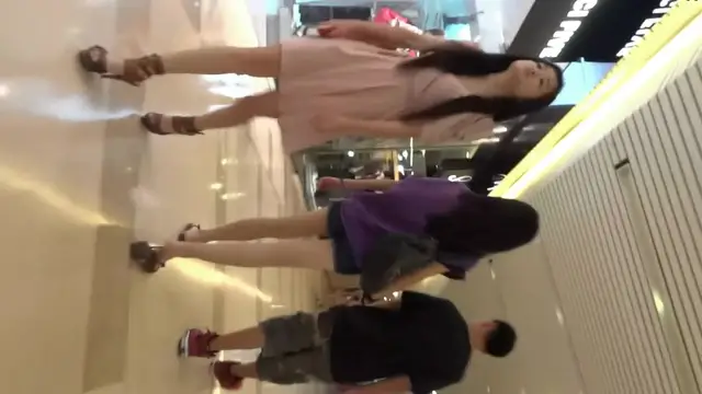 商場跟隨TP高顏值愛學習的漂亮妹子居然沒有穿內內就出來了