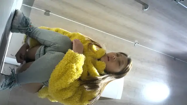 全景廁拍翻毛上衣長髮少婦稀疏的穴毛 肥臀黑逼