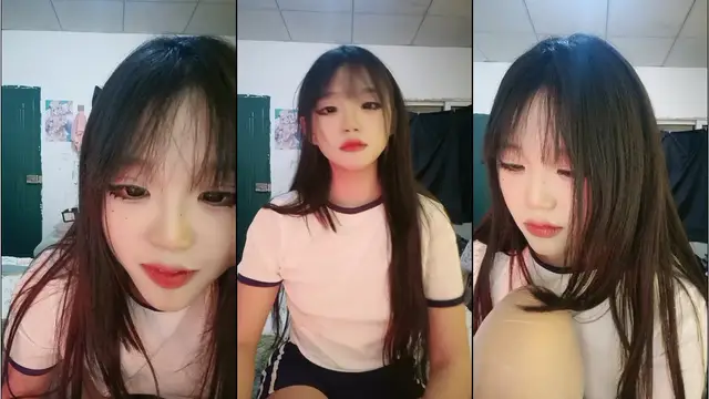 極品呆萌小妹全程露臉陪狼友發騷,在狼友的指揮下脫光看了秒硬,揉奶玩逼看特寫舔手指上的淫水撅著屁股發騷