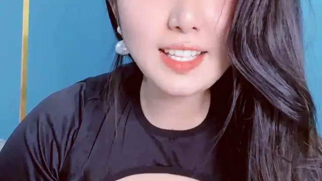 【禁漫直播】豐滿吊鐘奶子巨乳姐妹花,露臉雙雙道具自慰插穴,豐滿陰戶誘人的很