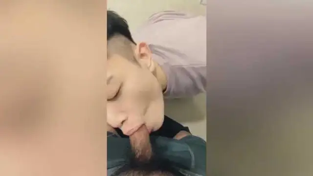 [男同]公共浴室勾引直男帥哥，被當場無套狂草內射