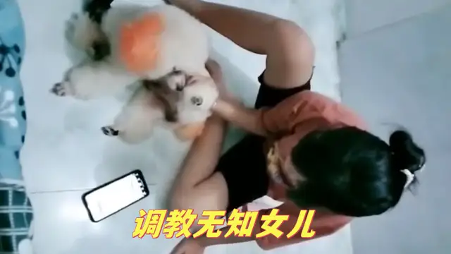 禽獸不如的父親調教無知女兒，小逼剛剛長毛嫩的很！真是三觀盡毀